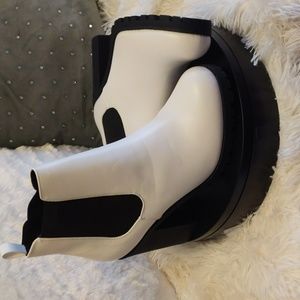 Soda White and black Glove-S ankle boots Size 9